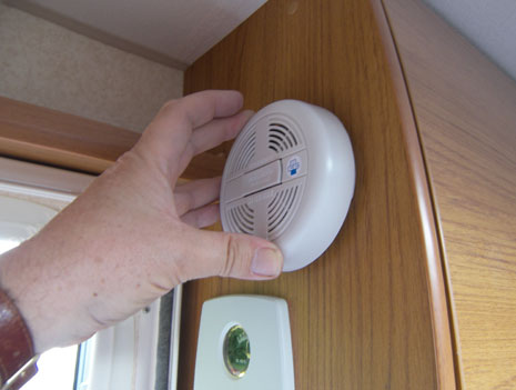 Smoke and carbon monoxide alarm