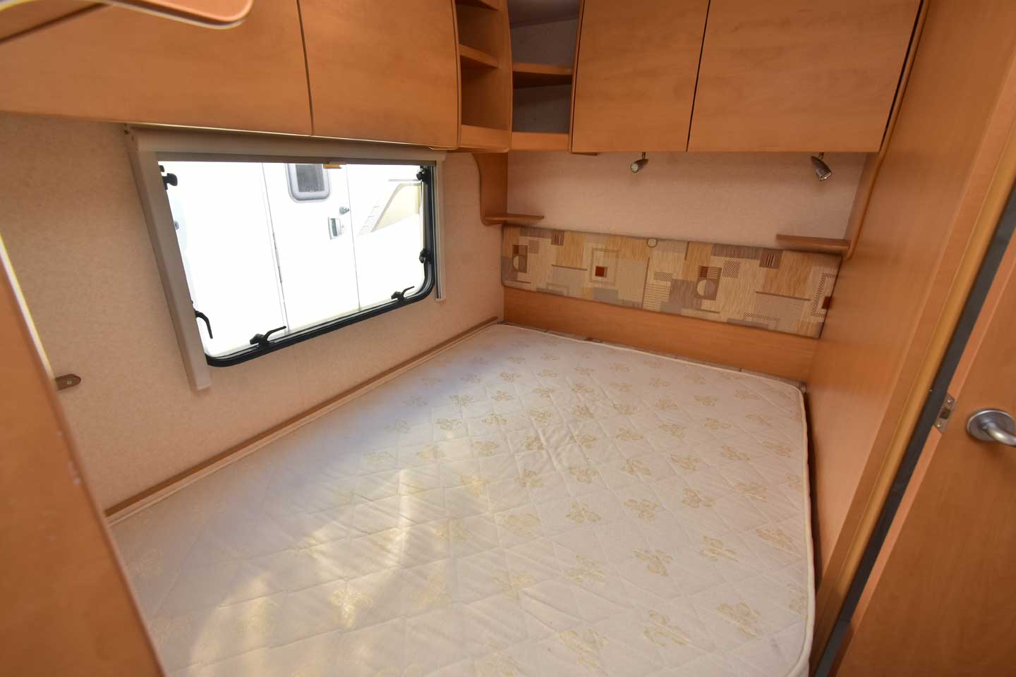 Fixed bed touring caravan